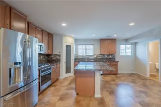 Photo #1: 2284137 Listing