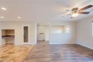 Photo #2: 2284137 Listing