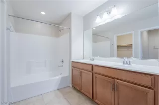 Photo #3: 2284137 Listing