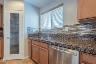 Photo #5: 2284137 Listing