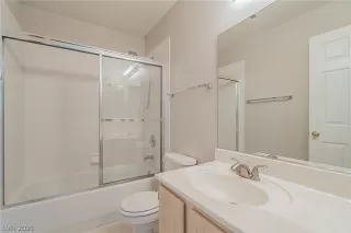 Photo #3: 2284141 Listing