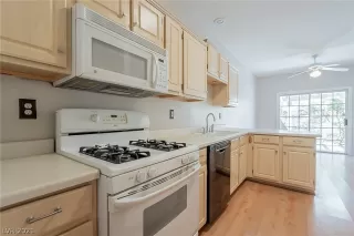 Photo #6: 2284141 Listing