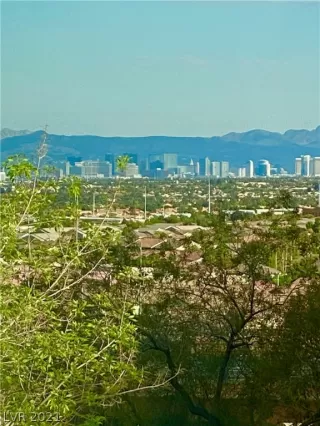 Photo #3: 2284148 Listing