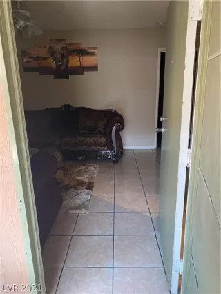 Photo #3: 2284177 Listing