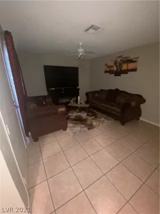 Photo #4: 2284177 Listing