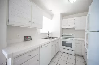 Photo #1: 2284181 Listing