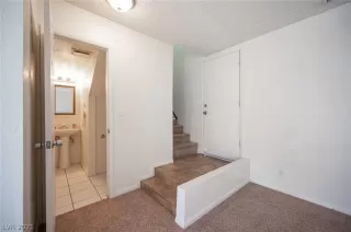 Photo #6: 2284181 Listing