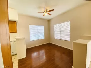 Photo #4: 2284201 Listing