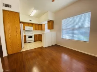 Photo #5: 2284201 Listing