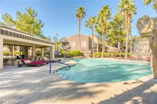 Photo #2: 2284246 Listing