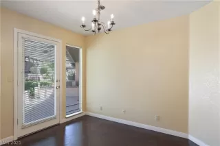 Photo #5: 2284262 Listing
