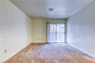 Photo #4: 2284293 Listing