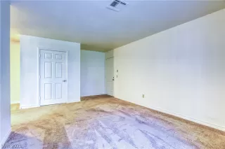 Photo #6: 2284293 Listing