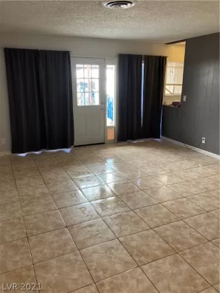 Photo #4: 2284341 Listing