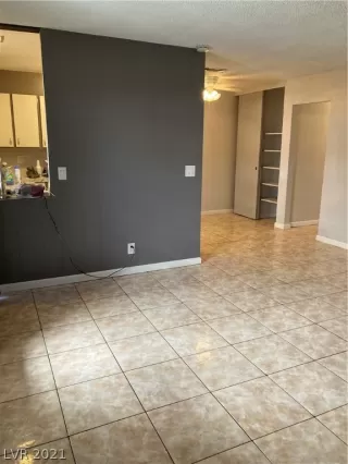 Photo #5: 2284341 Listing