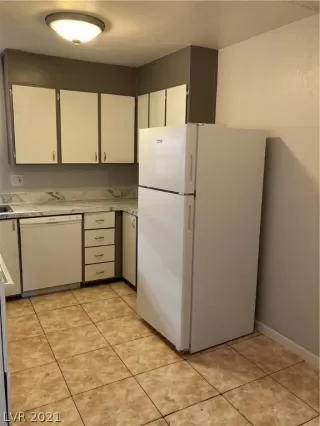 Photo #6: 2284341 Listing