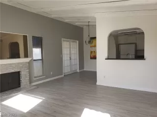 Photo #2: 2284356 Listing