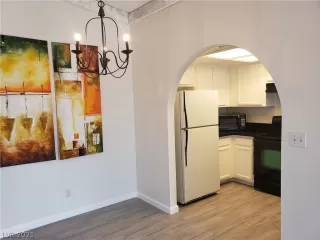 Photo #6: 2284356 Listing