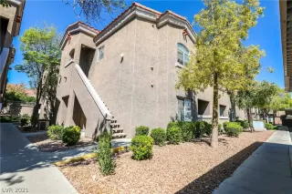 Photo #2: 2284403 Listing