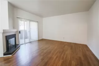 Photo #5: 2284403 Listing