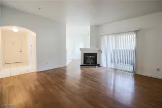 Photo #6: 2284403 Listing