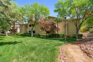 Photo #3: 2284404 Listing