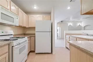 Photo #5: 2284404 Listing