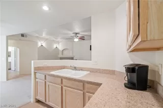 Photo #6: 2284404 Listing