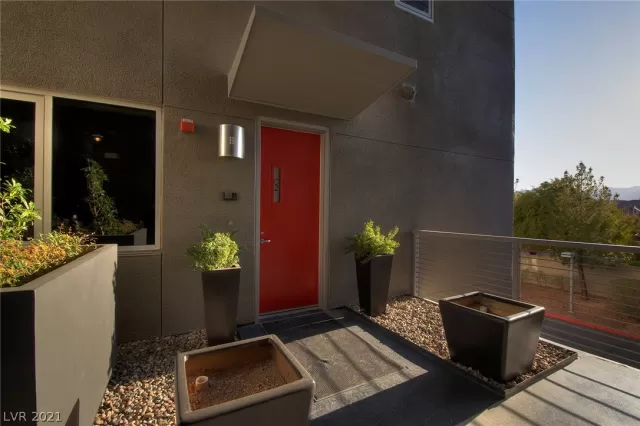 MLS: 2284408 Condo For Sale