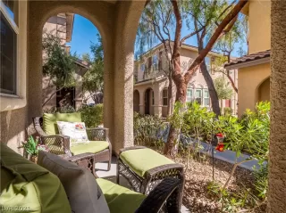 Photo #4: 2284439 Listing