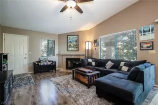 Photo #4: 2284446 Listing