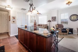 Photo #4: 2284467 Listing