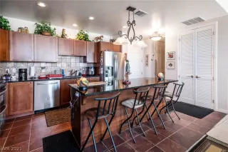 Photo #5: 2284467 Listing