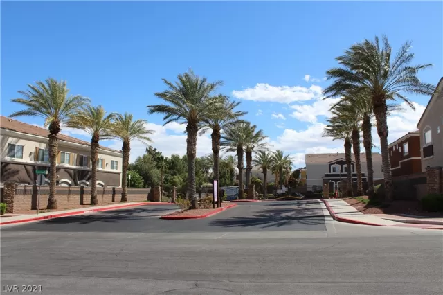 MLS: 2284487 Condo For Sale