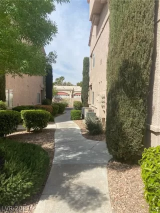 Photo #1: 2284536 Listing