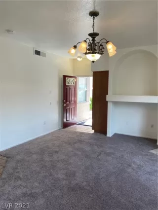 Photo #5: 2284536 Listing