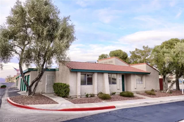 MLS: 2284553 Condo For Sale