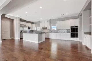 Photo #1: 2284616 Listing