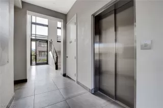 Photo #5: 2284616 Listing