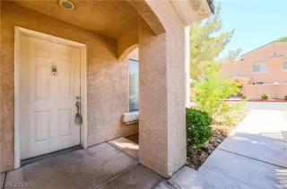 Photo #3: 2284618 Listing