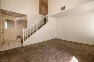 Photo #5: 2284618 Listing