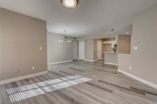 Photo #5: 2284621 Listing 