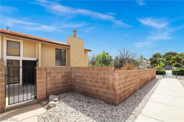 MLS: 2284626 Condo For Sale