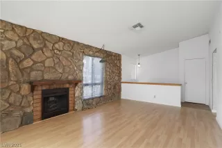 Photo #4: 2284626 Listing 