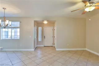 Photo #4: 2284700 Listing