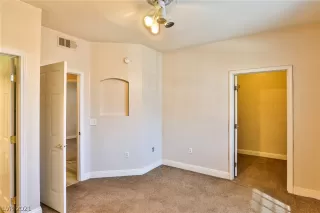 Photo #5: 2284700 Listing