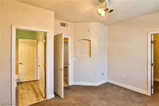 Photo #6: 2284700 Listing