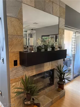 Photo #3: 2284716 Listing