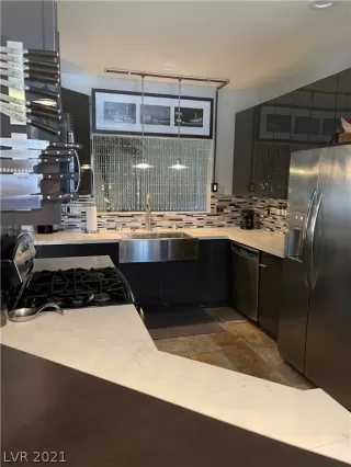 Photo #4: 2284716 Listing