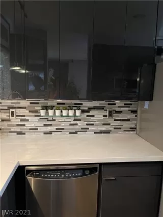 Photo #6: 2284716 Listing